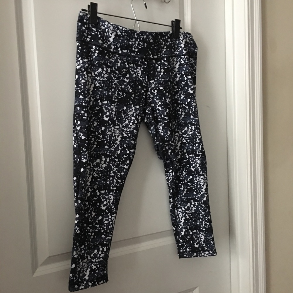 Zella Slim Fit Capris like new.